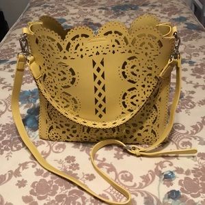 NWOT Beautiful yellow purse, never used🌹